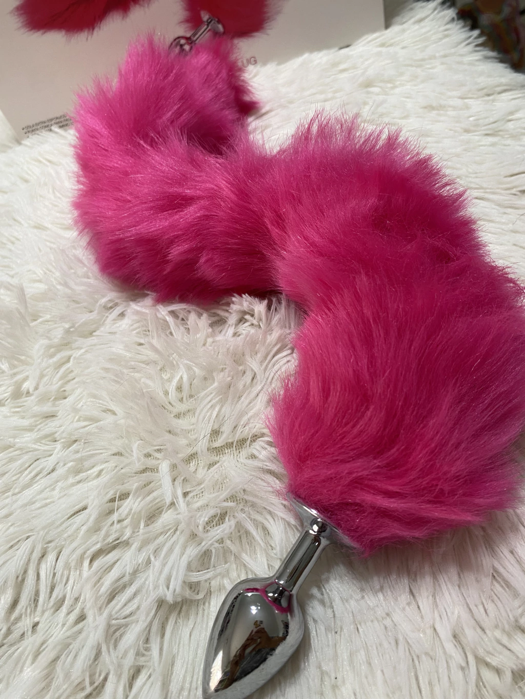But plug anal de metal tamaño chico con cola color fucsia - WB-031 - Playtail