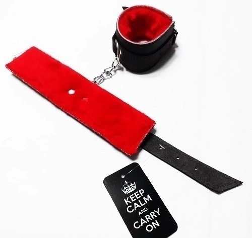 Kubiak esposa de cuero chica con peluche rojo y cadena - KS35150