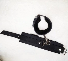 Kubiak esposas de cuero chica con peluche negro y mosqueton - KS35151, foto 1 de 5