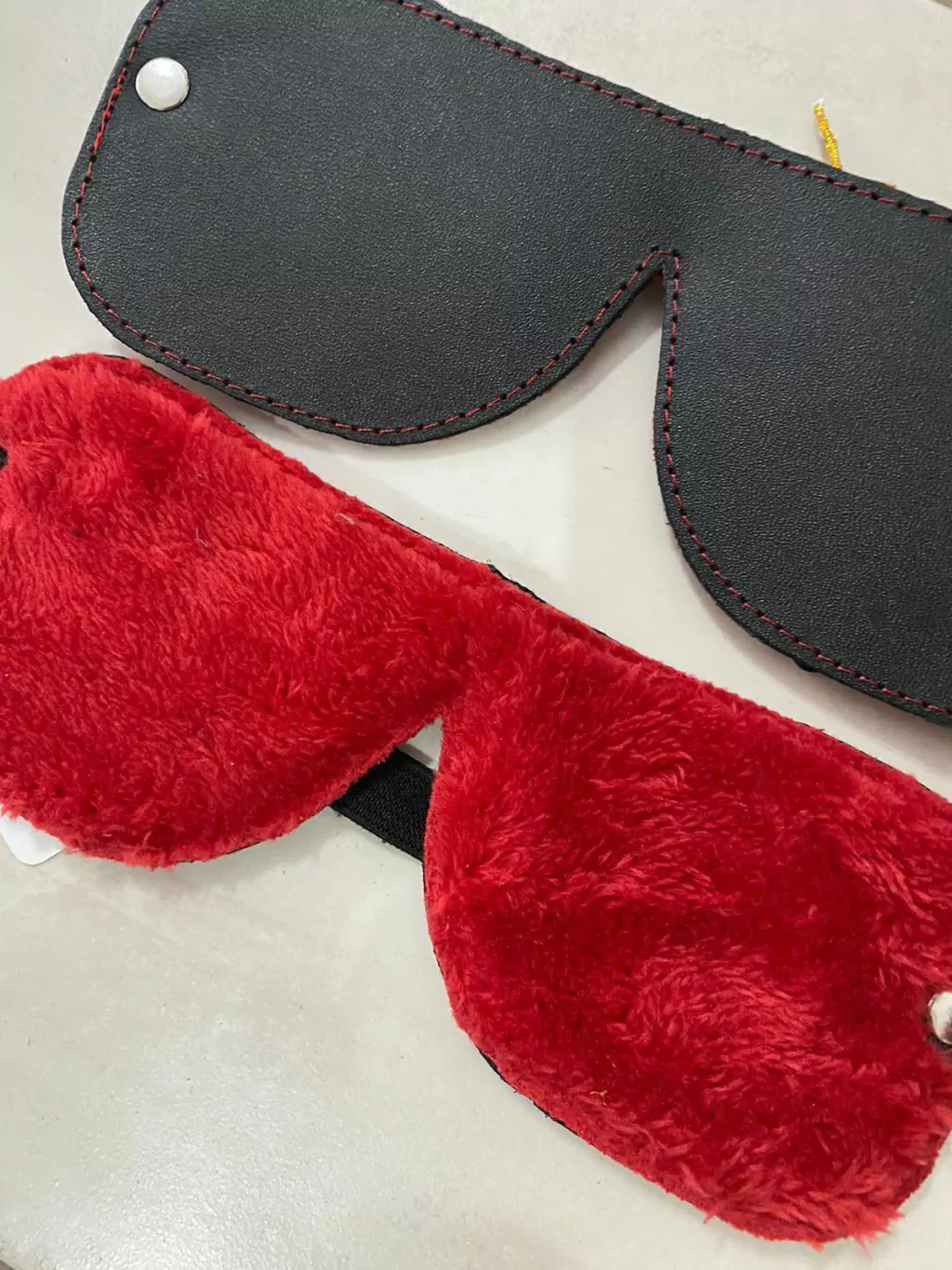 Kubiak antifaz ciego de cuero con peluche rojo - KS25351