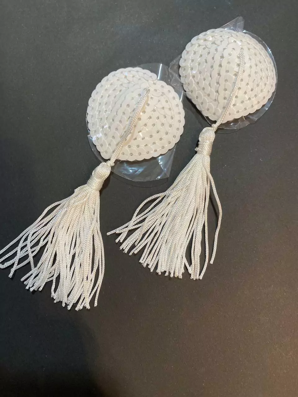 Sweet pezoneras con lentejuelas y flecos blancas - Pezb