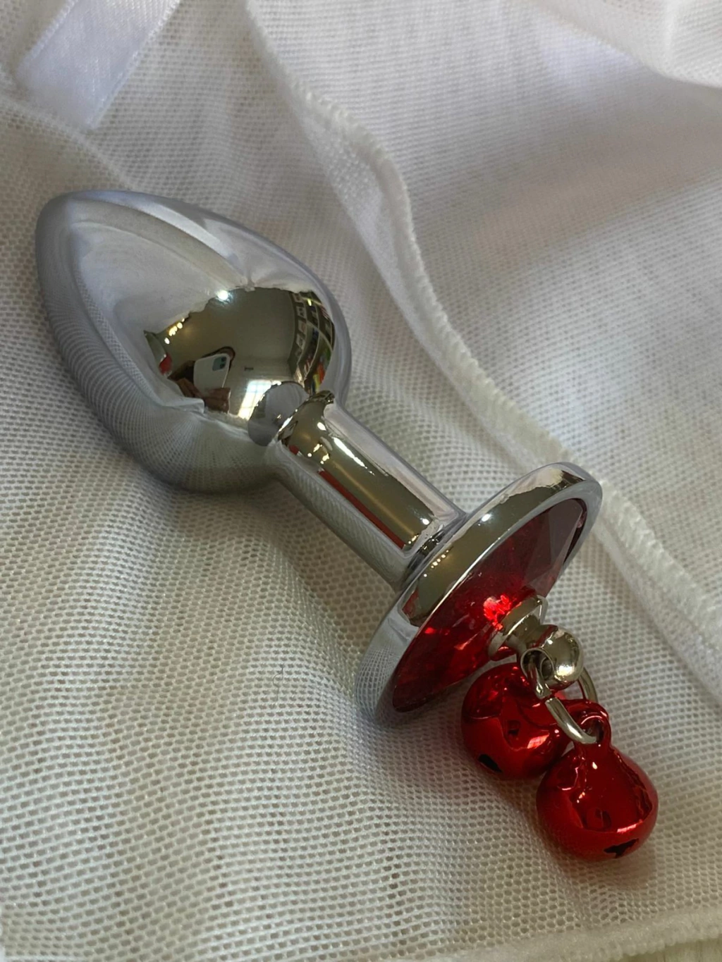 Sexa plug de acero chico rojo con cascabel - Ss-le-11068s