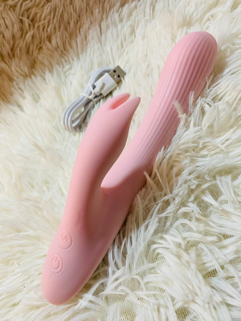 But estimulador doble con vibración recargable - Luana- SW108