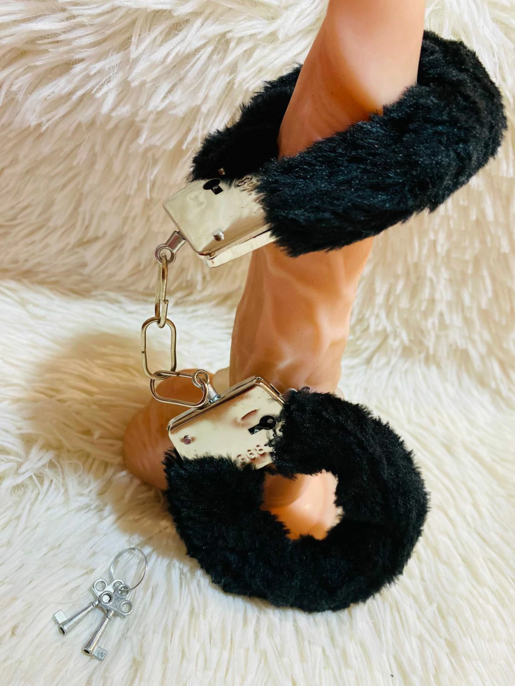 But esposas de peluche y metal negra - 251310053