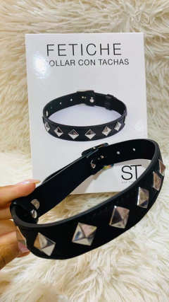 But collar con tachas - 262412081, foto 2 de 3
