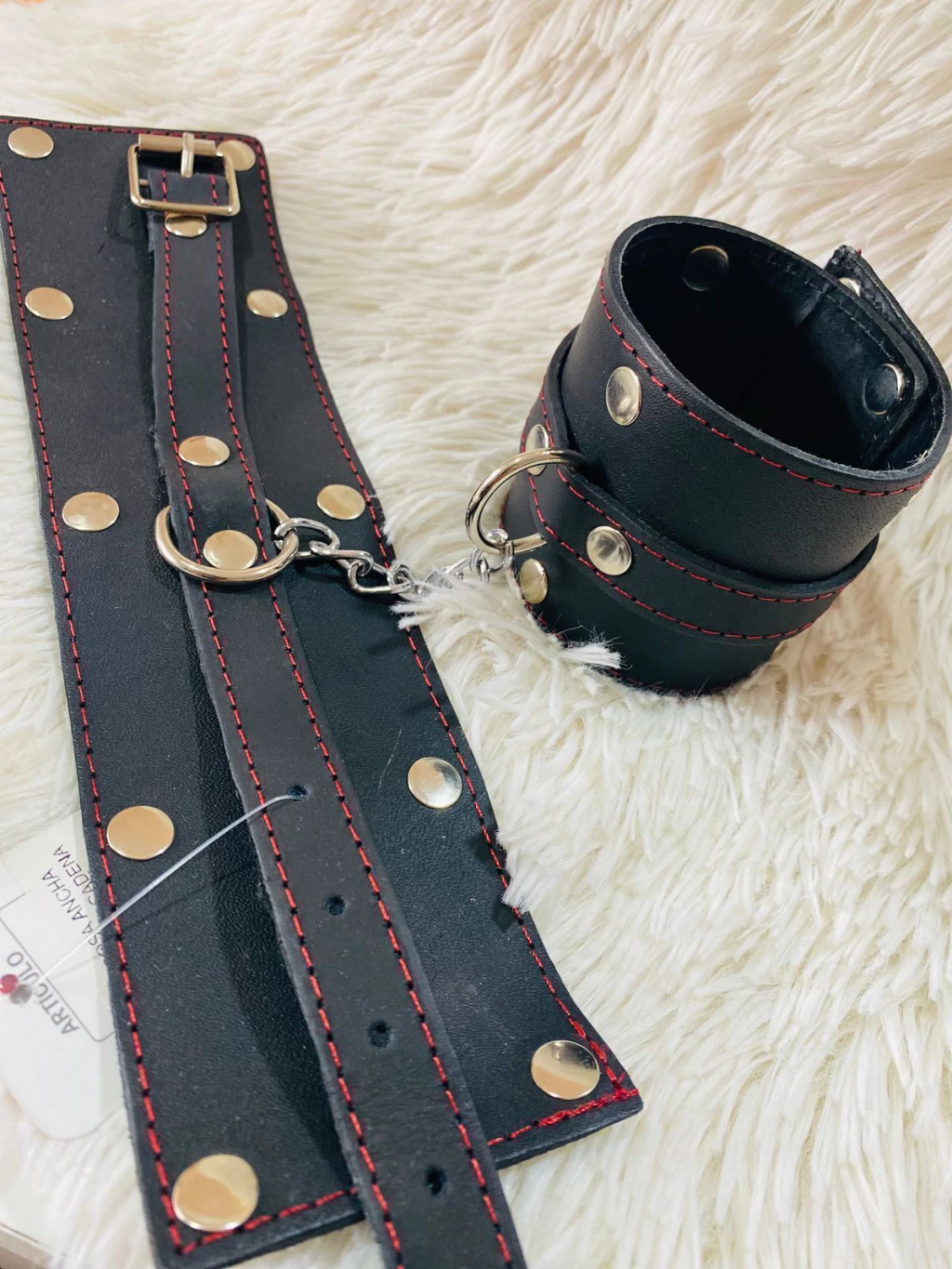 Kubiak esposa ancha con remaches y cadena - KS21150