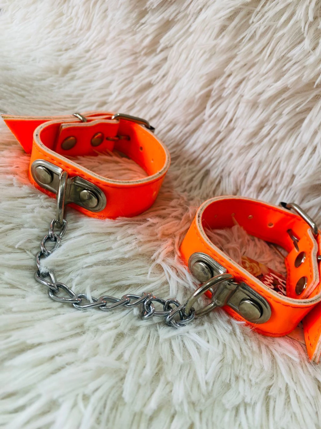 Kubiak esposas finas naranja con cadena - KS21451