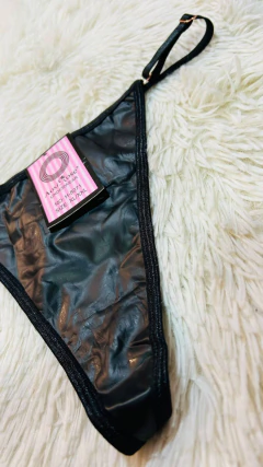 Sweet tanga de vinilo con strass negra - 194, foto 1 de 4