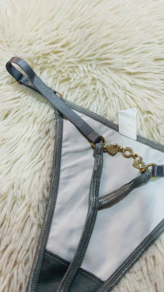 Sweet tanga de vinilo con strass gris - 194, foto 2 de 3