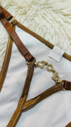 Sweet tanga de vinilo con strass marron - 194, foto 3 de 3
