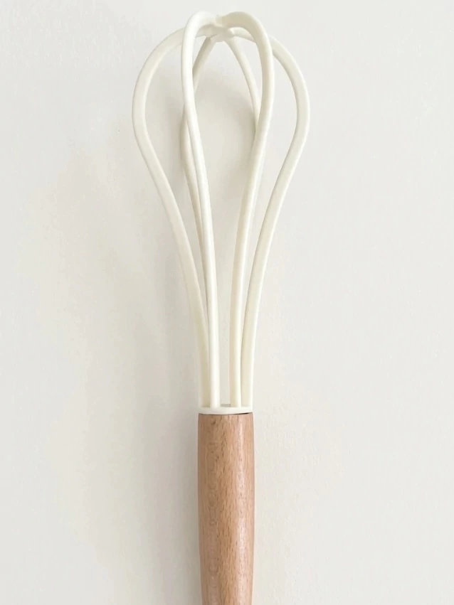 Batidor Crema C/Mango Madera Claro GH-2448