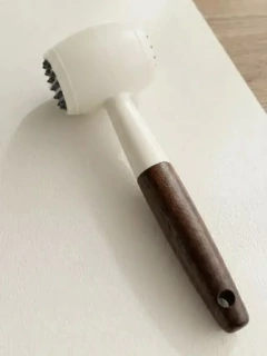 Martillo Tiernizador C/Mango Madera Oscuro GH-2452