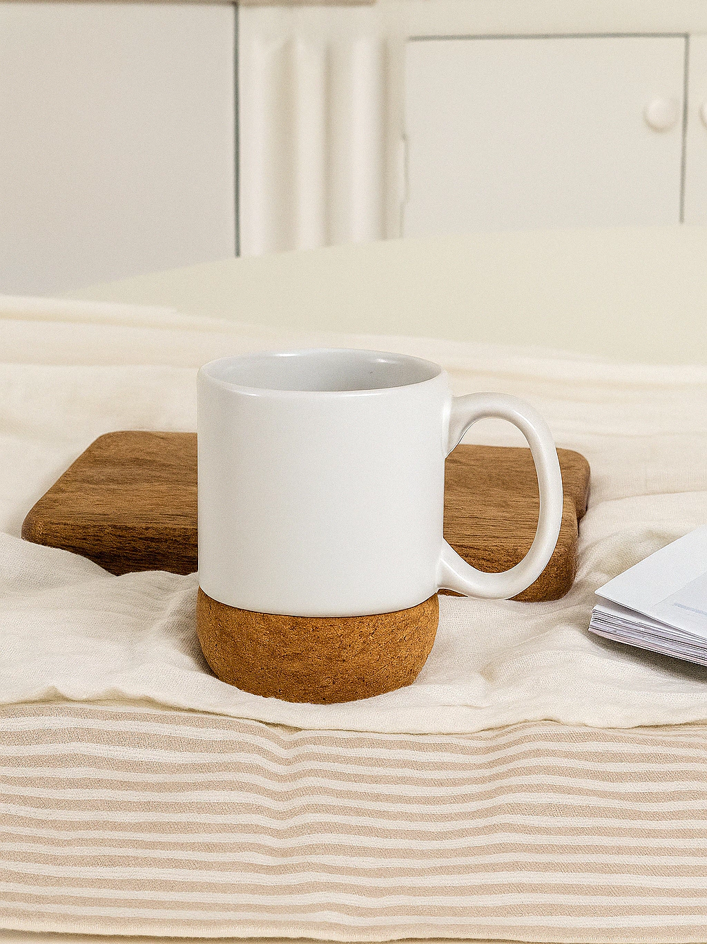 Mug white base corcho