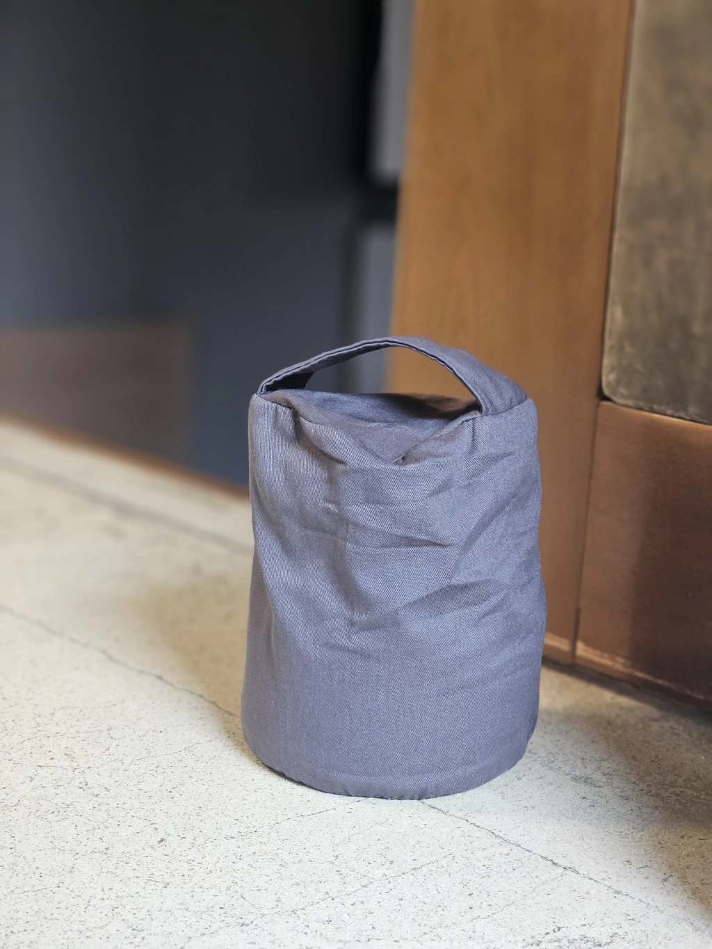 Tope para puerta Emi gris
