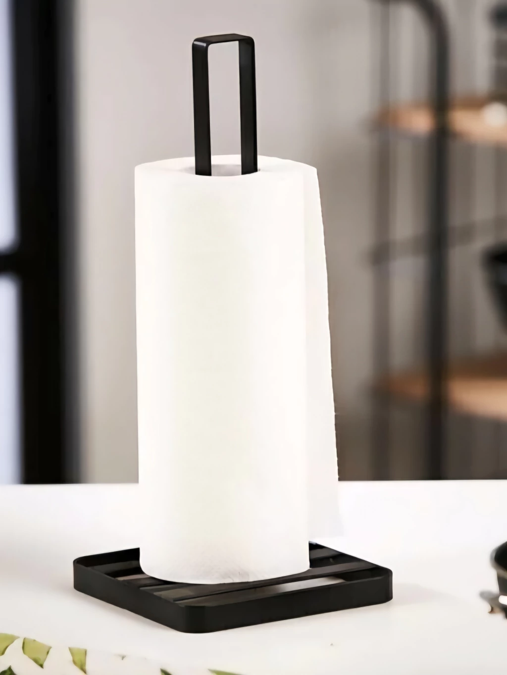 Porta rollo de cocina negro con base cuadrada de metal