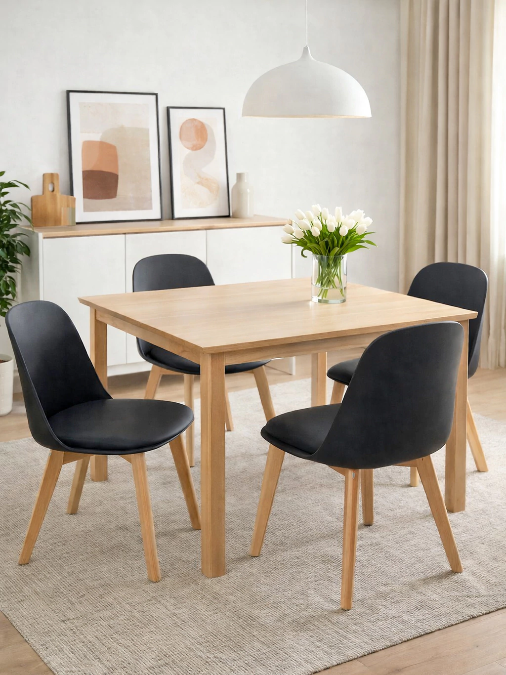 Silla Vita Negra con Patas de Madera