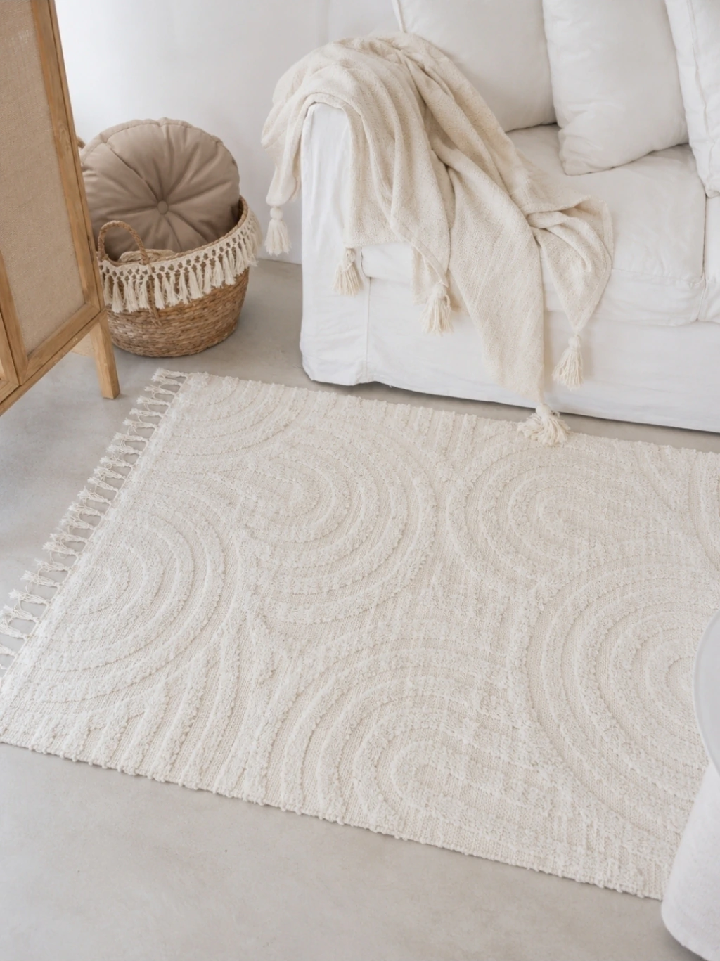 Alfombra natural con arcos invertidos y flecos