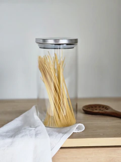 Frasco de vidrio con tapa de acero