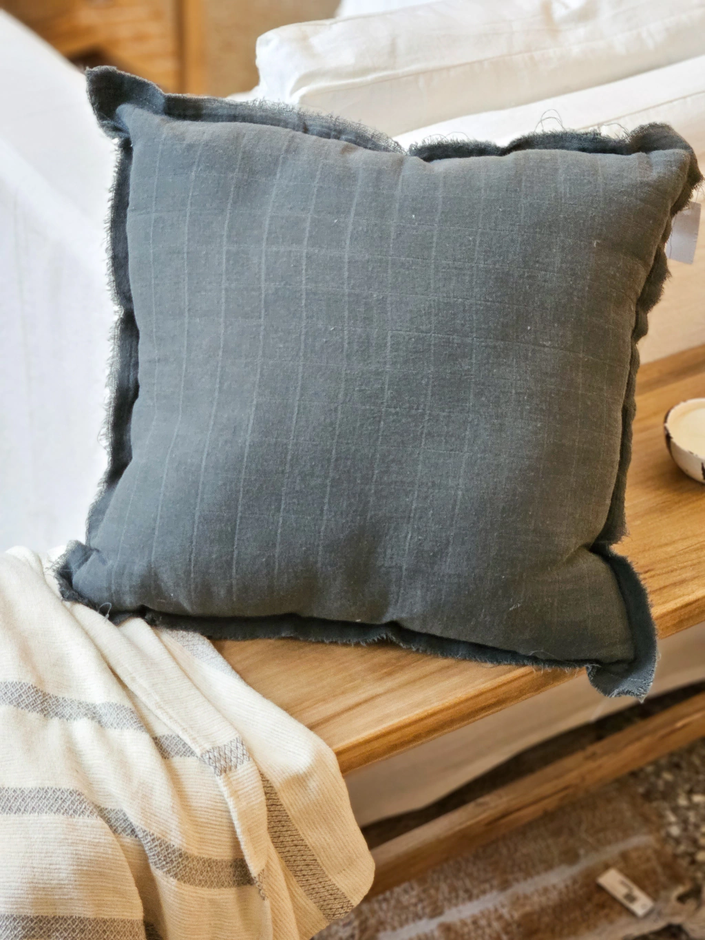 Funda de almohadon gasa 50x50- gris elefante