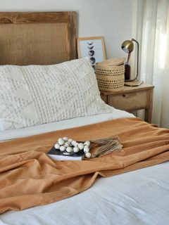 Pie de cama - canela