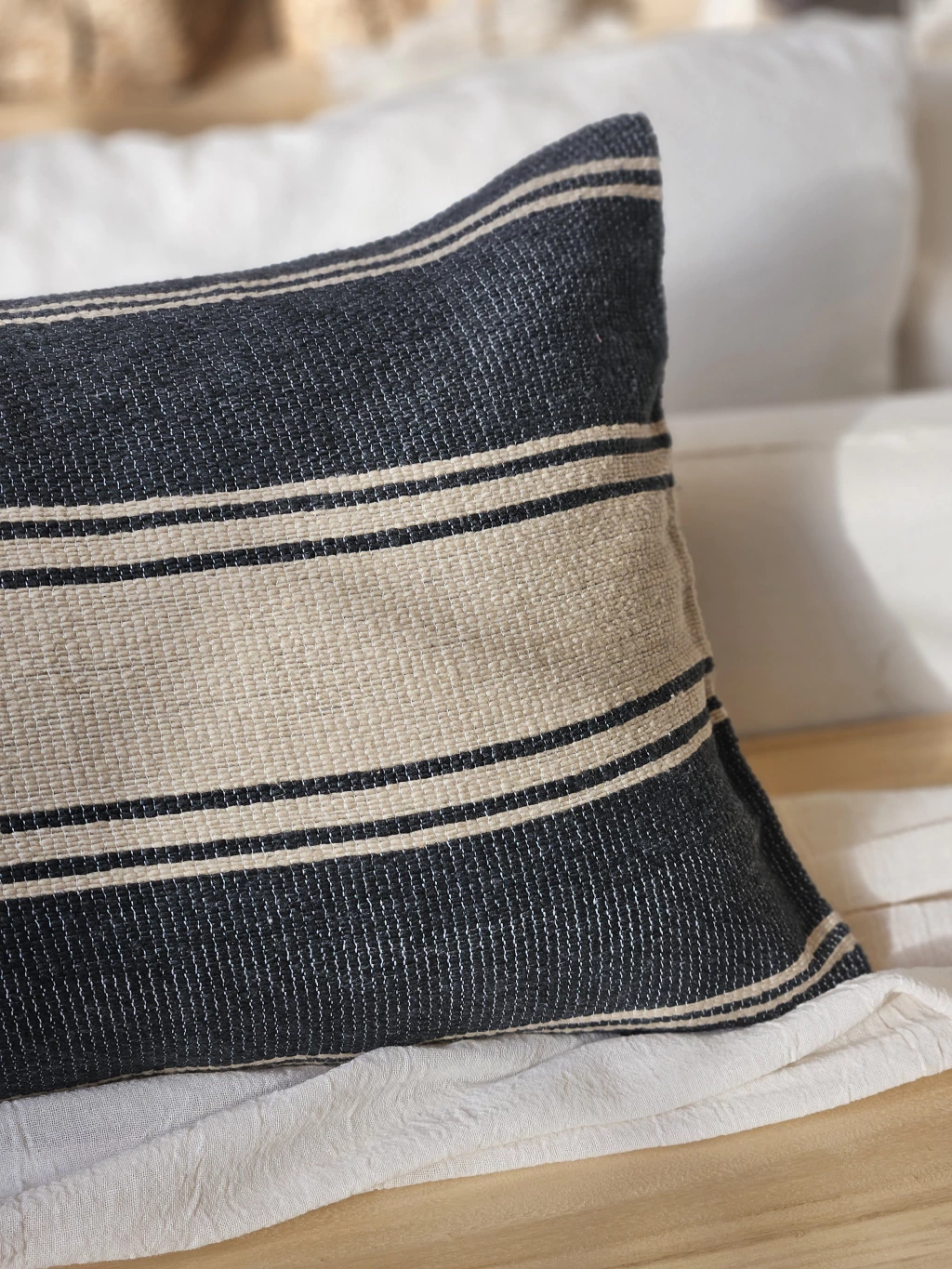 Funda de almohadon bermeo negro y beige 60x40