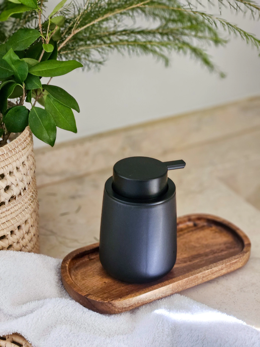 Dispenser black