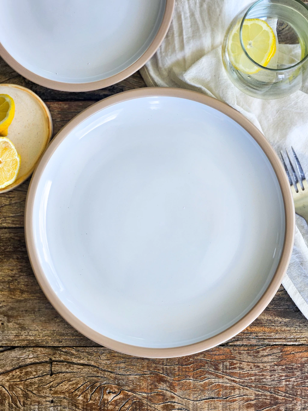 Plato playo tai blanco y beige 27 cm