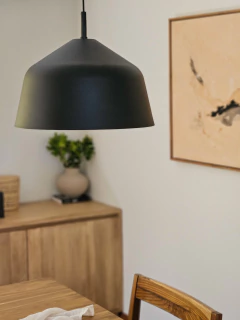 Pantalla colgante estilo capsula, foto 1 de 2