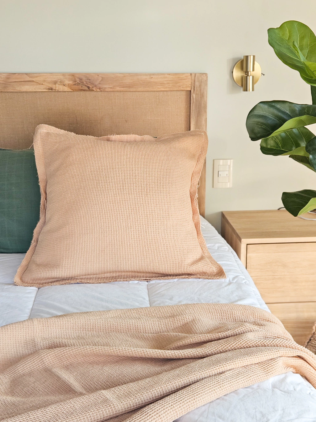Funda de almohadon waffle 60x60 - arena