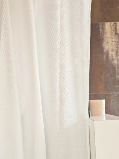 Cortina de baño geometrica blanca, foto 1 de 2