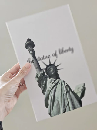 Libro decorativo The Statue of Liberty