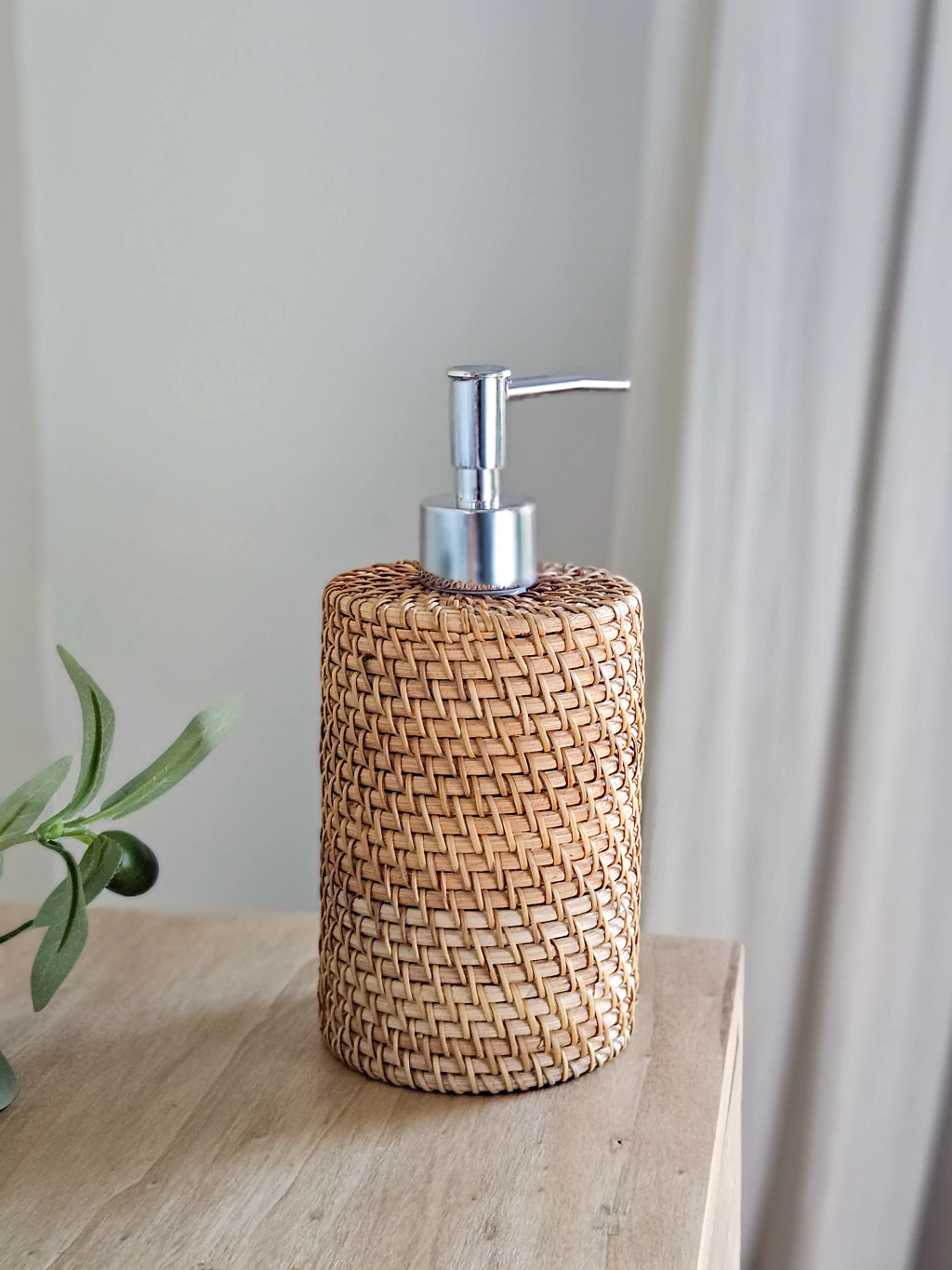 Dispenser rattan