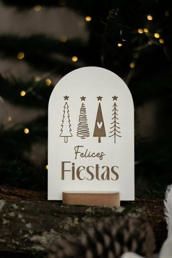 Atril con deseos felices fiestas