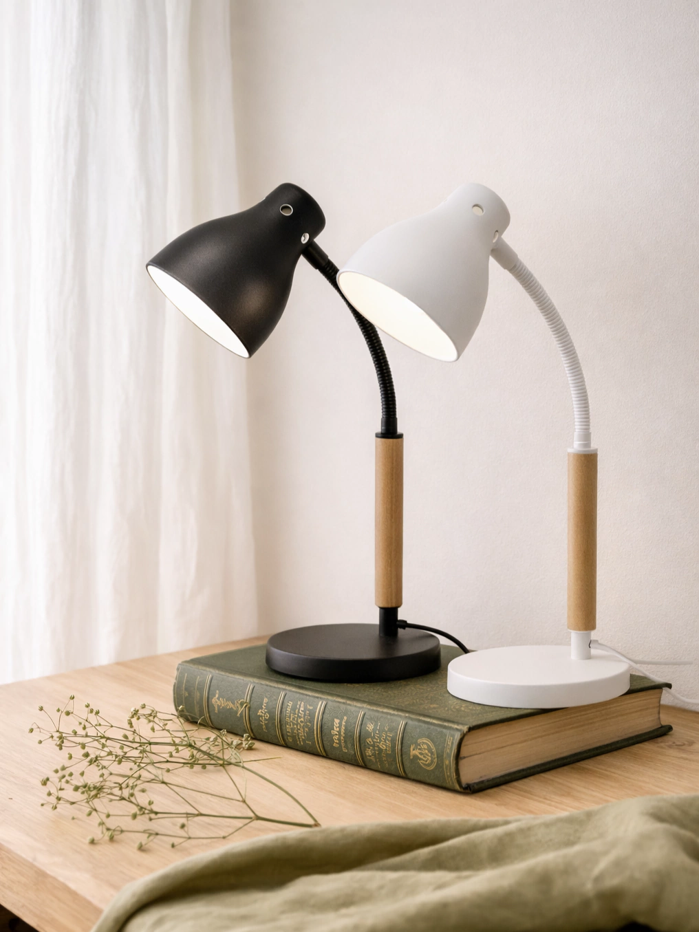 Lampara de escritorio con madera y flex base circular