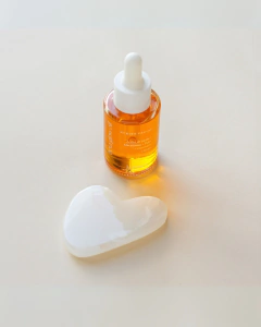 The ritual gift / Cleansing Bubbles + Beta Glow Oil + Gua Sha + Smooth Potion (opción neceser), foto 4 de 5