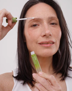 Sérum fortalecedor de cejas y pestañas / Root - Anargy 2,5% + Biocapigen 5% + Redensyl 3% + Pantenol, foto 2 de 8