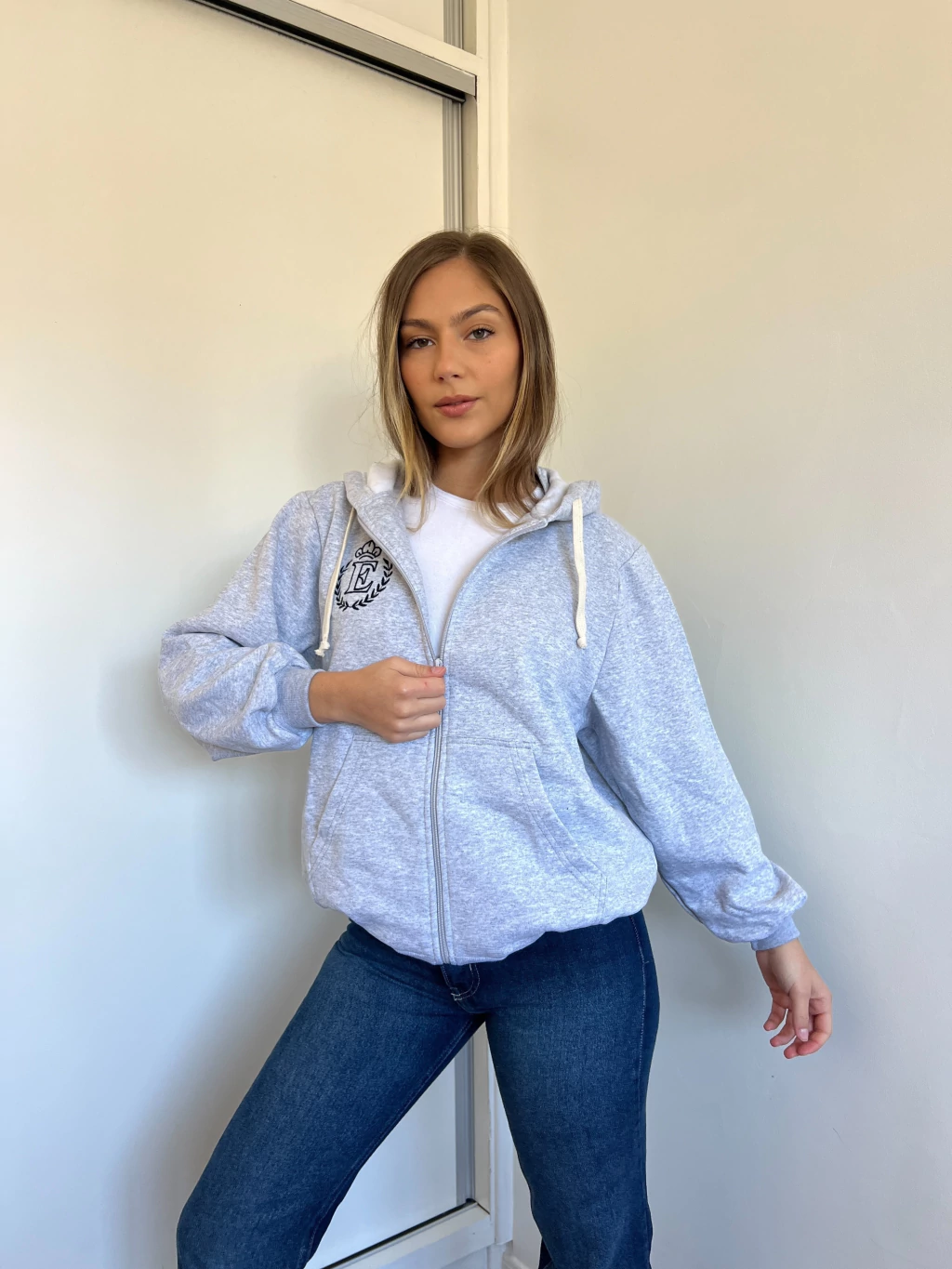 Campera de Algodon Frizado Bordado "E"