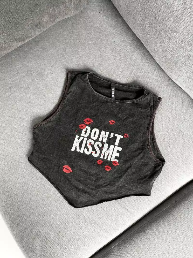 Musculosa corta Don't kiss me