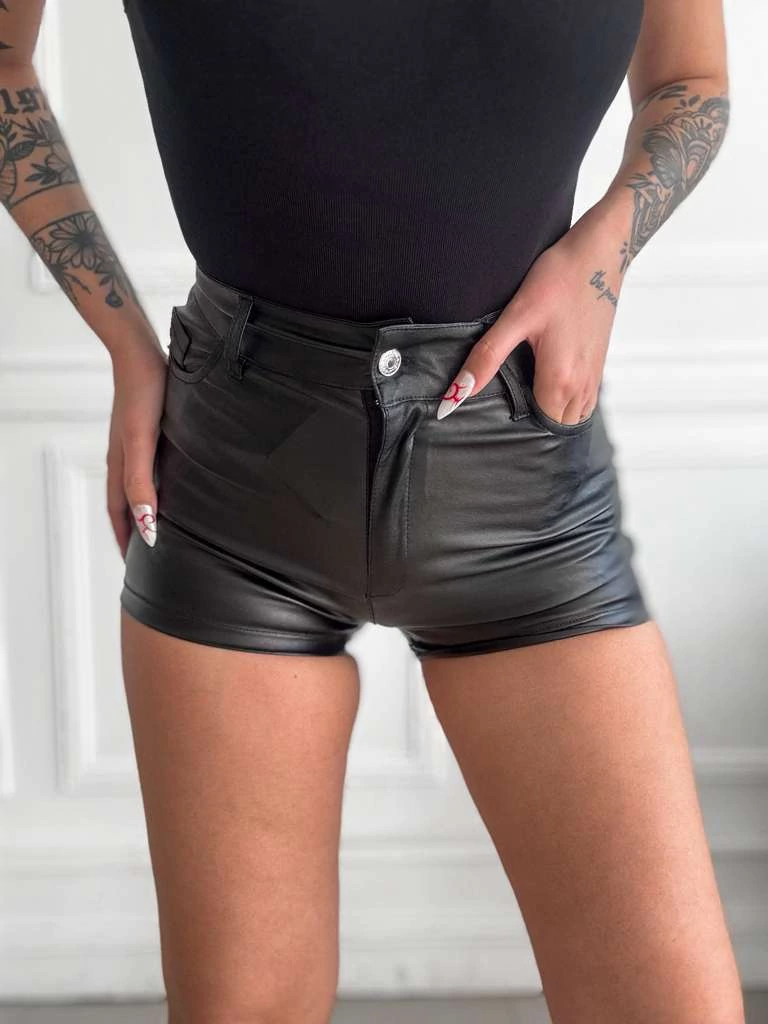 Short MARTINA