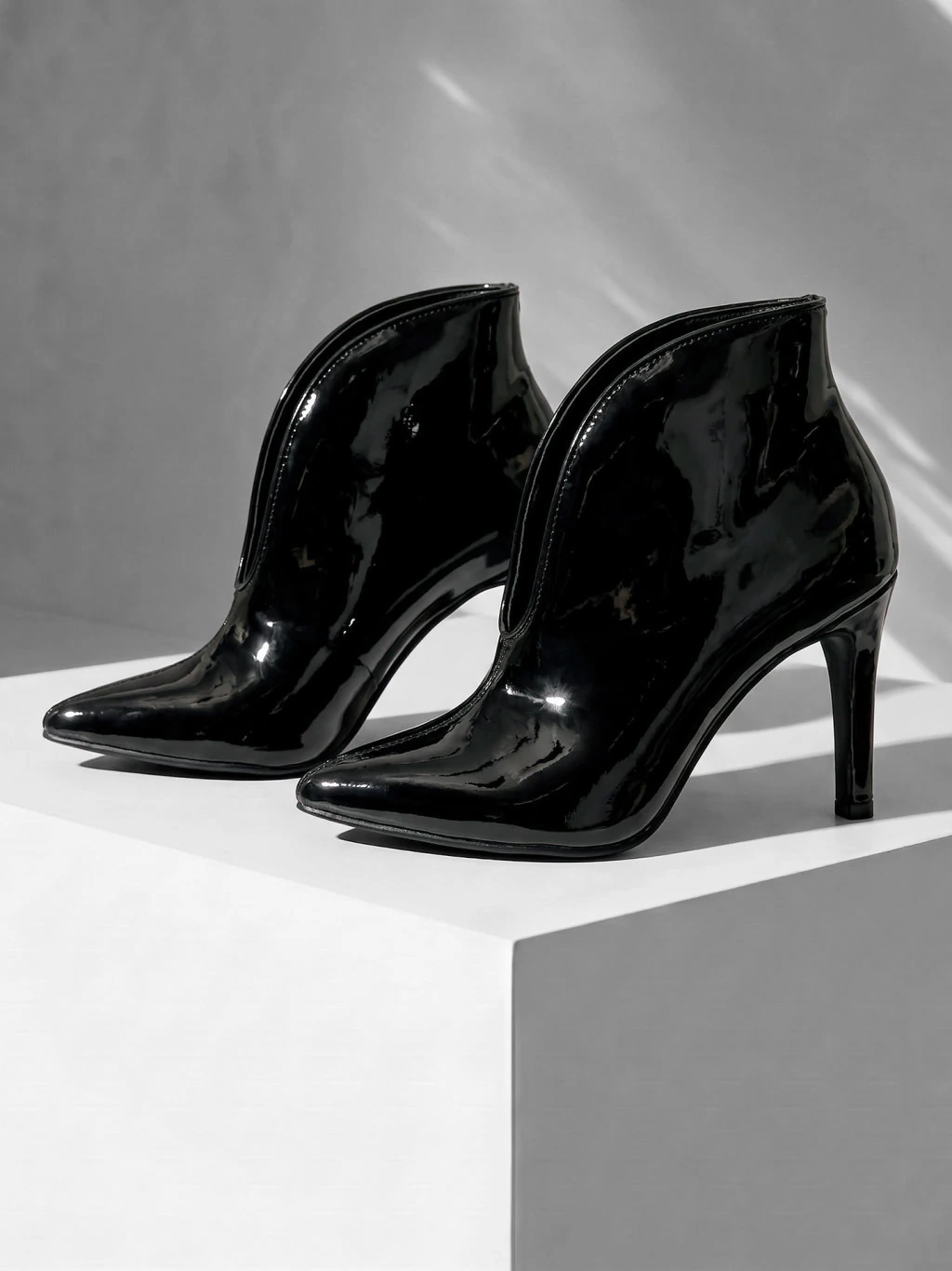 Bota Valencia Negro Charol HEYAS