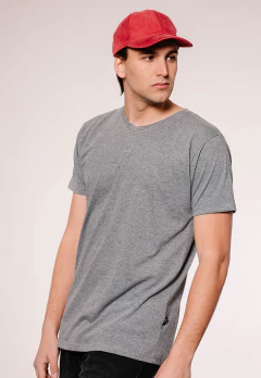 Remera Escote V Gris Medio, foto 4 de 6