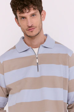 Buzo Cuello Polo Rayado Nashi Celeste, foto 4 de 5
