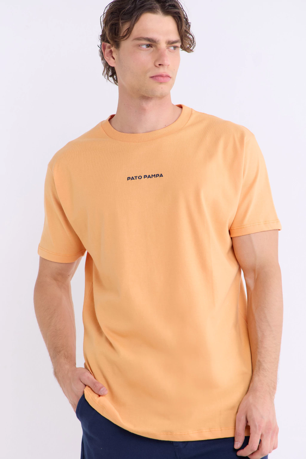 Remera Bordada Elio Naranja