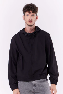 Campera Rompeviento Maine Negro, foto 3 de 5