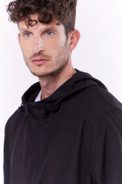 Campera Rompeviento Maine Negro, foto 1 de 5
